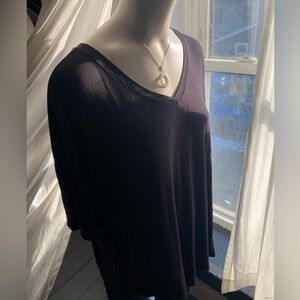 Time & Tru sz L Woman’s VNeck Black Short Sleeve Shirt Sz L